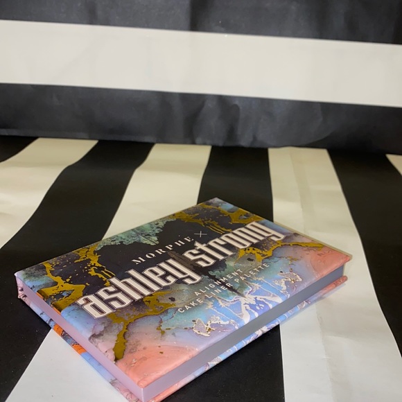 NWOB Sephora: Morphe x Ashley Strong Cake liner pallette - Picture 2 of 4